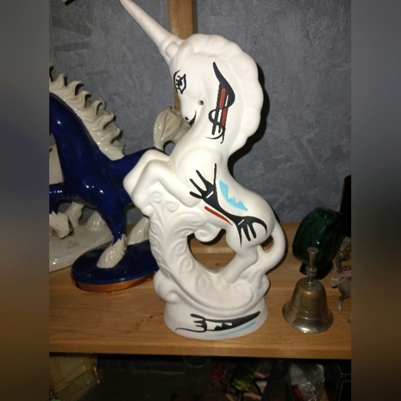 Vintage hand painted UNICORN ONE OF A KIND! PAINTED BY MY AUNT WHO PASSED AWAY. - Picture 1 of 1